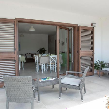 B&B Agata E Gli Altri Тортоли Экстерьер фото