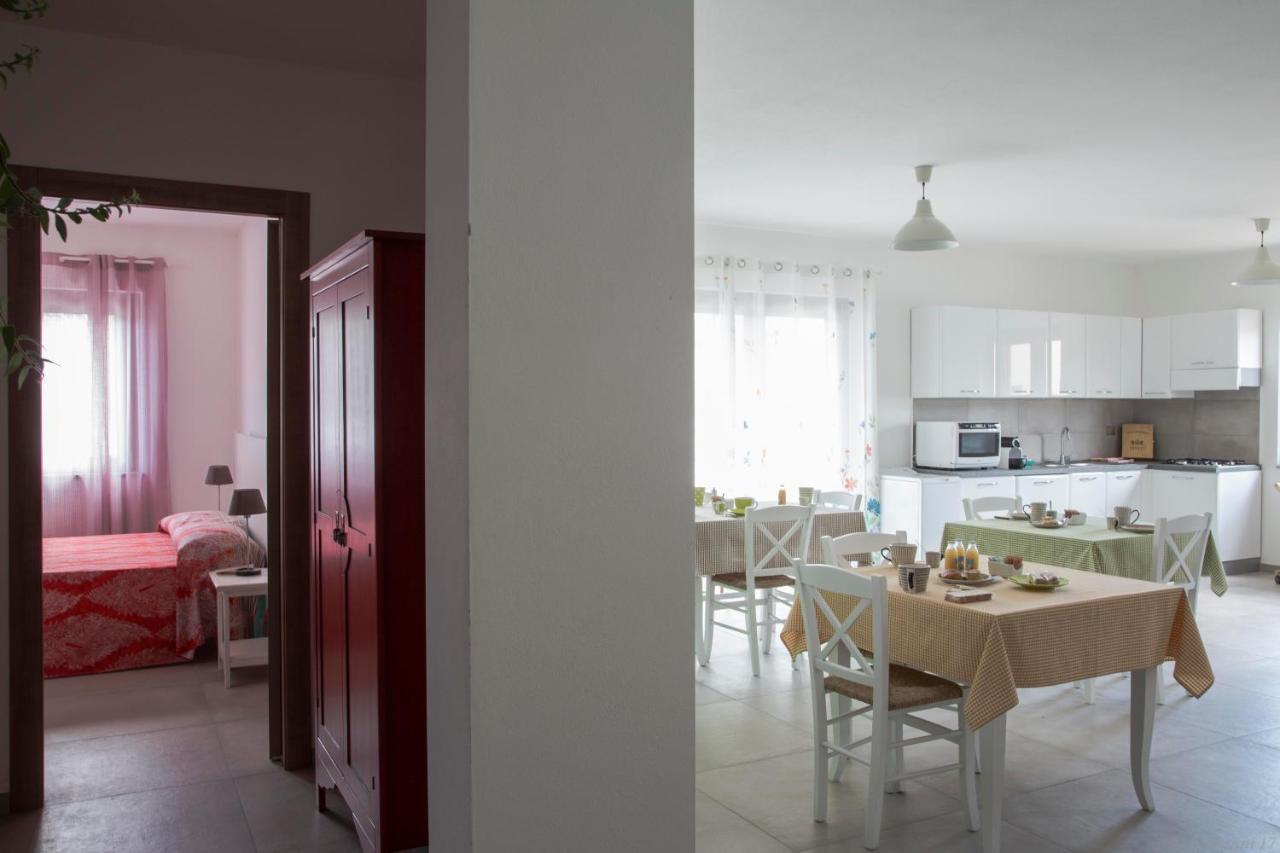 B&B Agata E Gli Altri Тортоли Экстерьер фото