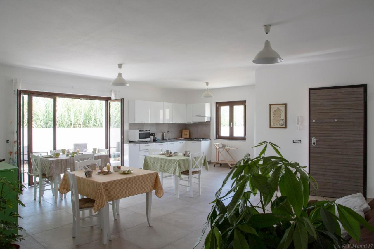 B&B Agata E Gli Altri Тортоли Экстерьер фото