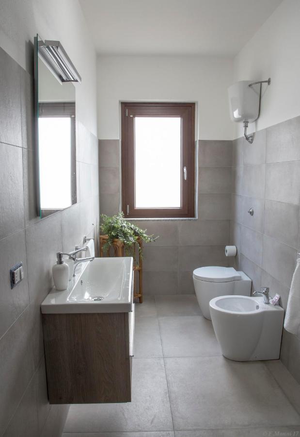 B&B Agata E Gli Altri Тортоли Экстерьер фото